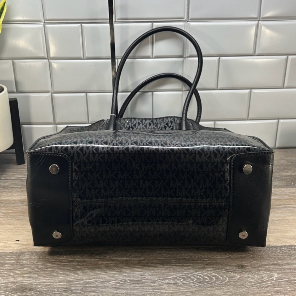 Michael Kors Monogram Tote! Preloved!! - Picture 3 of 14